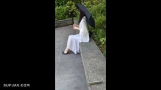骚女在男友面前，被操到白浆流出